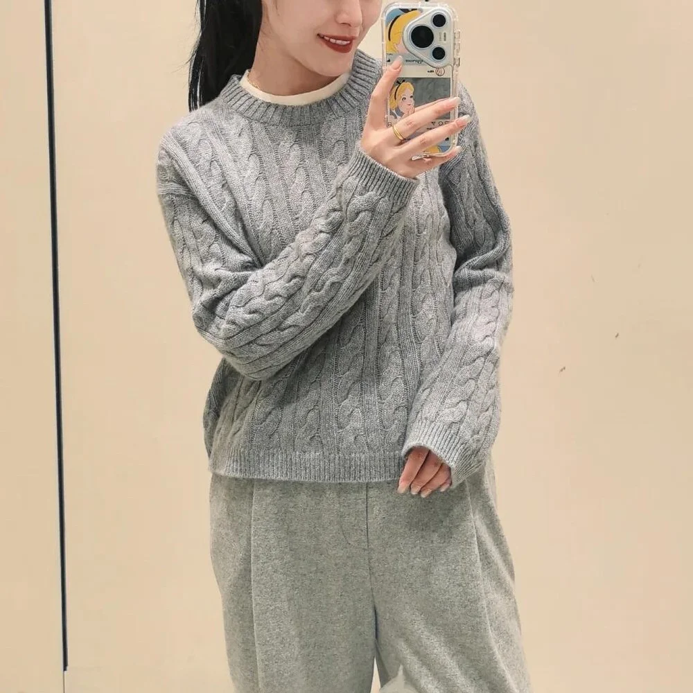 Ehor Home Высококачественный женский вязаный свитер, осень 2024, ленивая нежная серия, цветная круглая трикотажная одежда Ne Twisted
Ehor Home Высококачественный женский вязаный свитер, осень 2024, ленивая нежная серия, цветная круглая трикотажная одежда Ne Twisted