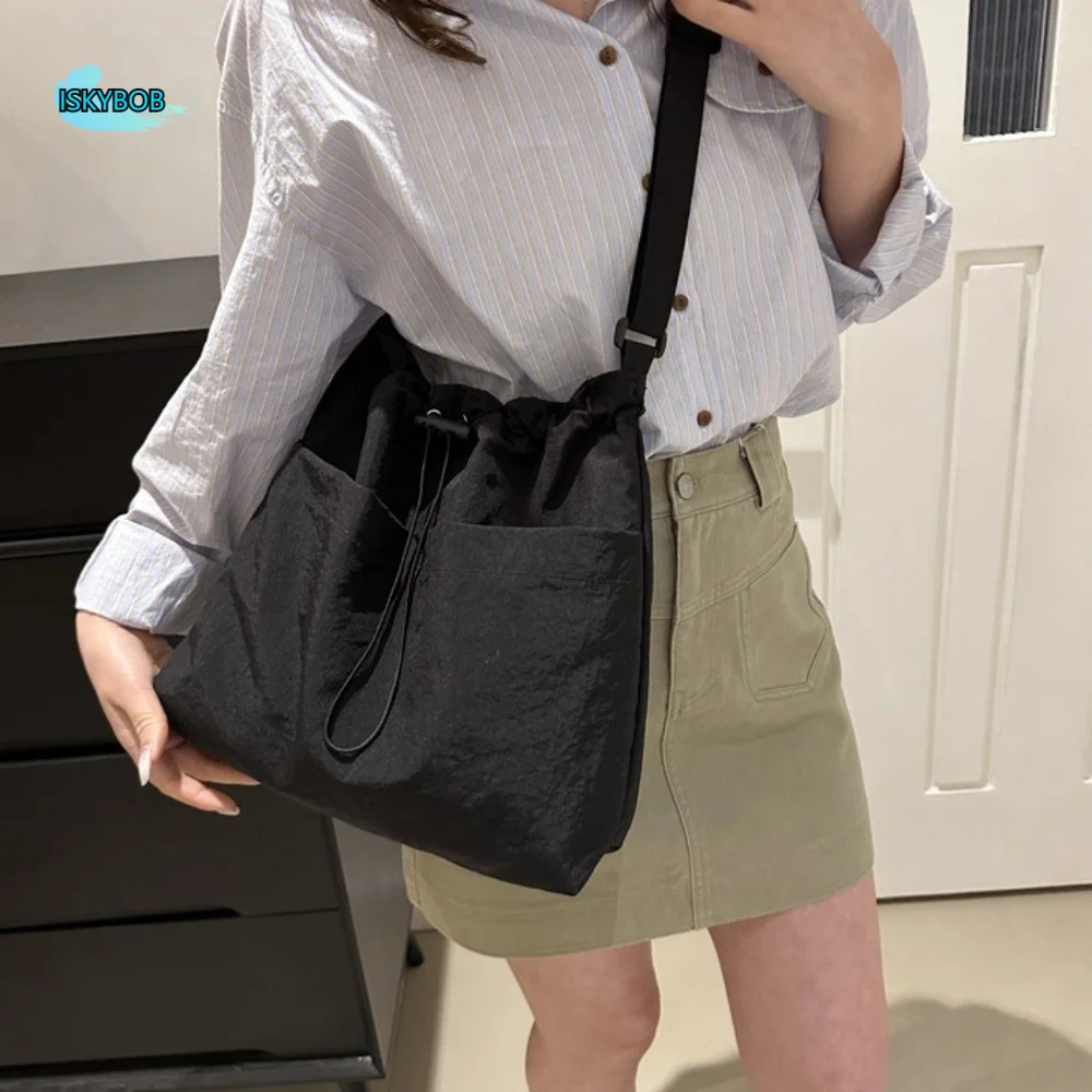 Simple Nylon Wrinkle Drawstring Bag Large Capacity Commute Crossbody Bag Waterproof Korean Style Single Shoulder Bag Girls
Simple Nylon Wrinkle Drawstring Bag Large Capacity Commute Crossbody Bag Waterproof Korean Style Single Shoulder Bag Girls