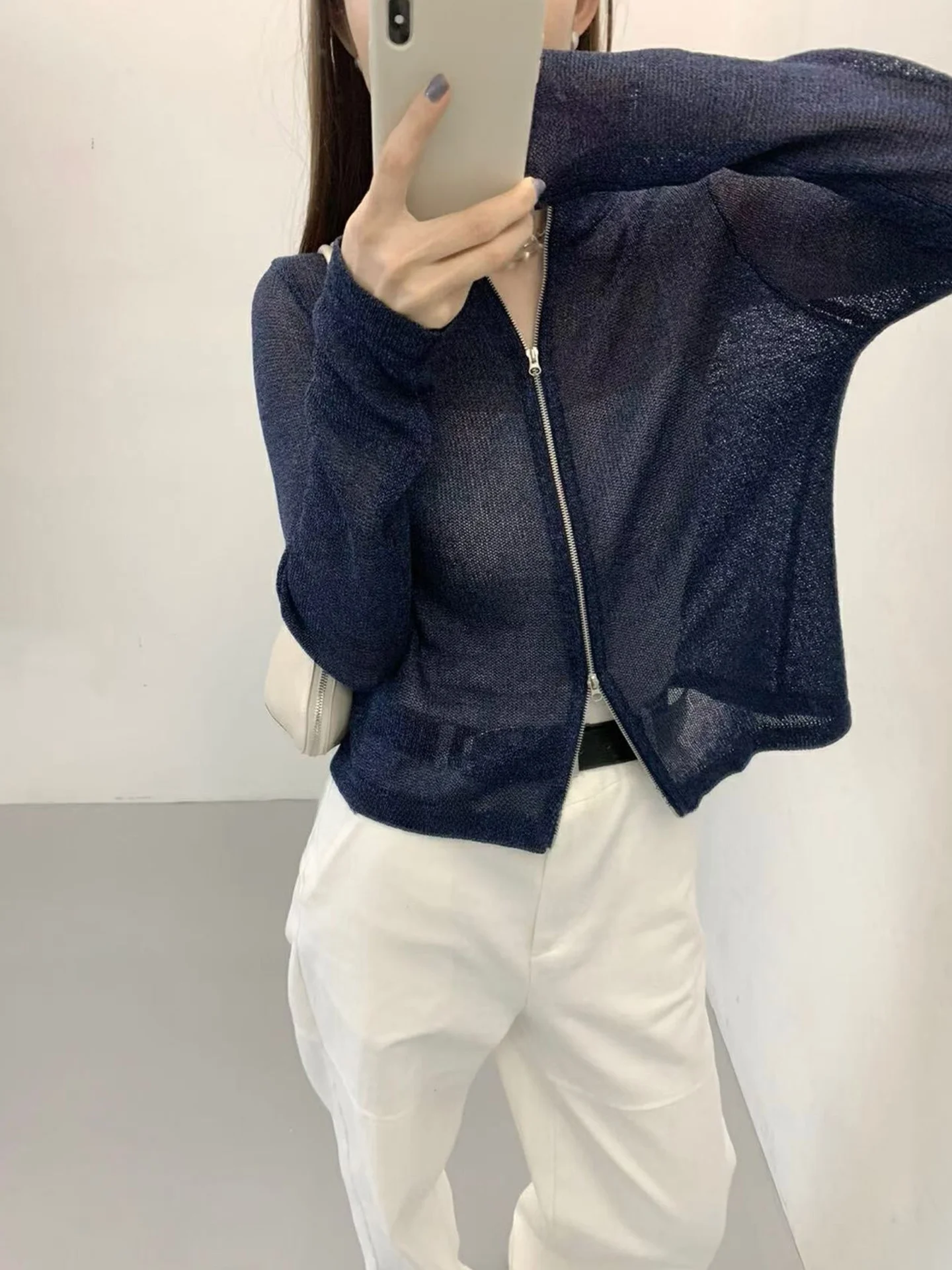 Модная дышащая трикотажная футболка с длинным рукавом на молнии, однотонная, летняя, повседневная, с защитой от солнца, для женщин, прямого кроя
Модная дышащая трикотажная футболка с длинным рукавом на молнии, однотонная, летняя, повседневная, с защитой от солнца, для женщин, прямого кроя