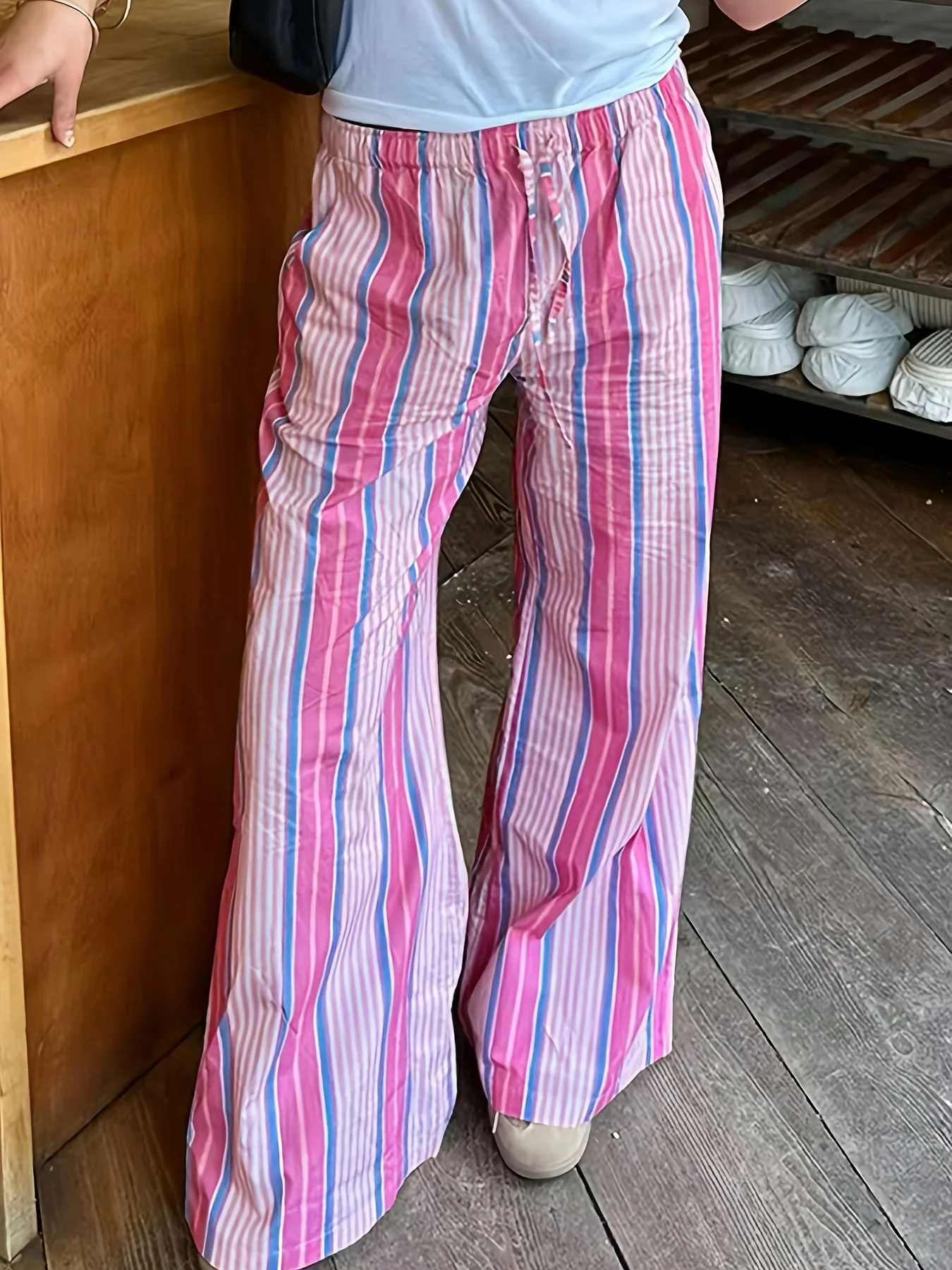 2025 European and American women's striped splicing high waisted loose straight leg fashionable casual comfortable pants
2025 European and American women's striped splicing high waisted loose straight leg fashionable casual comfortable pants