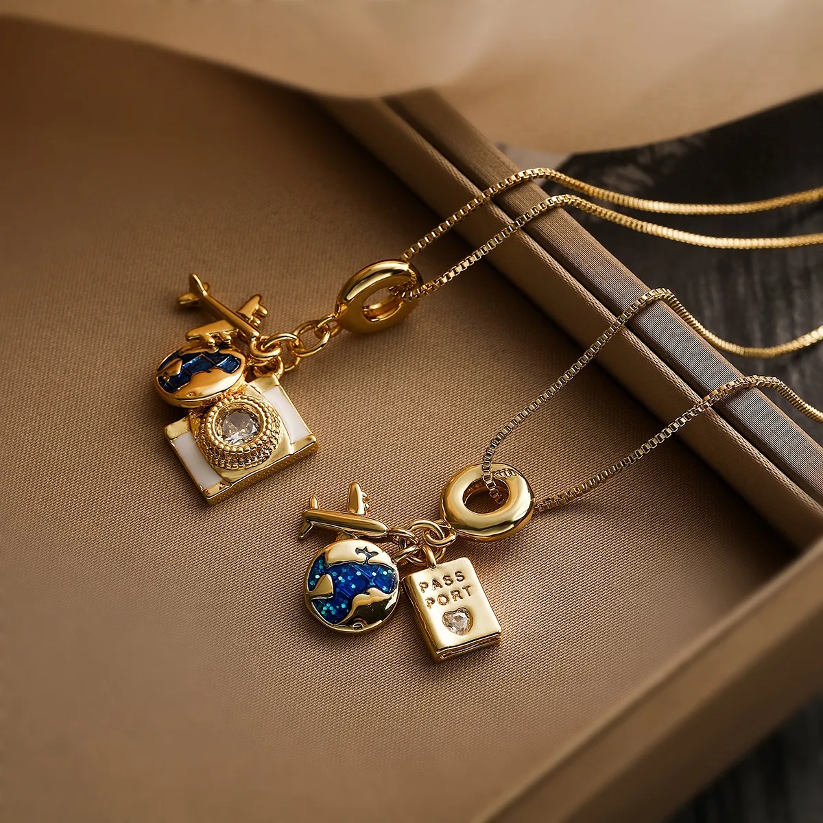 18k Gold Plated Copper Zirconia Necklace Choker Creative Camera Passport Airplane Pendant Clavicle Chain For Women Jewelry Gifts
18k Gold Plated Copper Zirconia Necklace Choker Creative Camera Passport Airplane Pendant Clavicle Chain For Women Jewelry Gifts