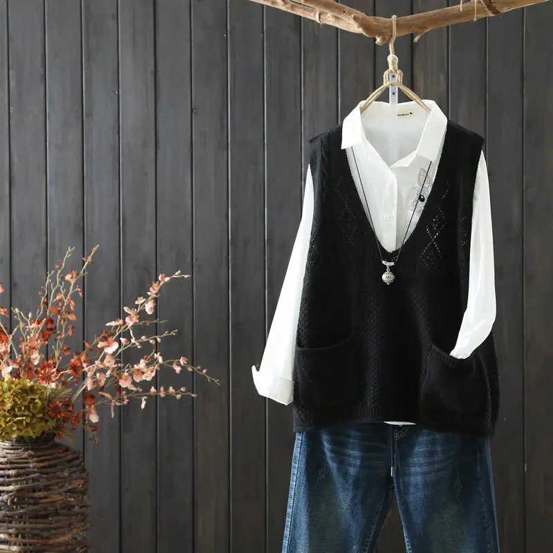 Spring Autumn V-neck Pullover Knitted Vest Female Pockets Loose Thin Hundred Hollow Out Shoulder Tops Casual Simplicity Women
Spring Autumn V-neck Pullover Knitted Vest Female Pockets Loose Thin Hundred Hollow Out Shoulder Tops Casual Simplicity Women