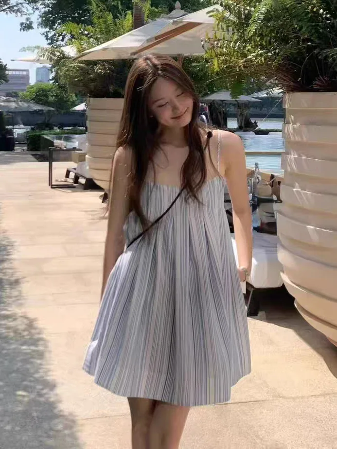 Slimming Effect Short OUNCE Korean Style V-neck Striped Dress Women's Summer New Style Light Blue Cotton A-line Skirt
Slimming Effect Short OUNCE Korean Style V-neck Striped Dress Women's Summer New Style Light Blue Cotton A-line Skirt