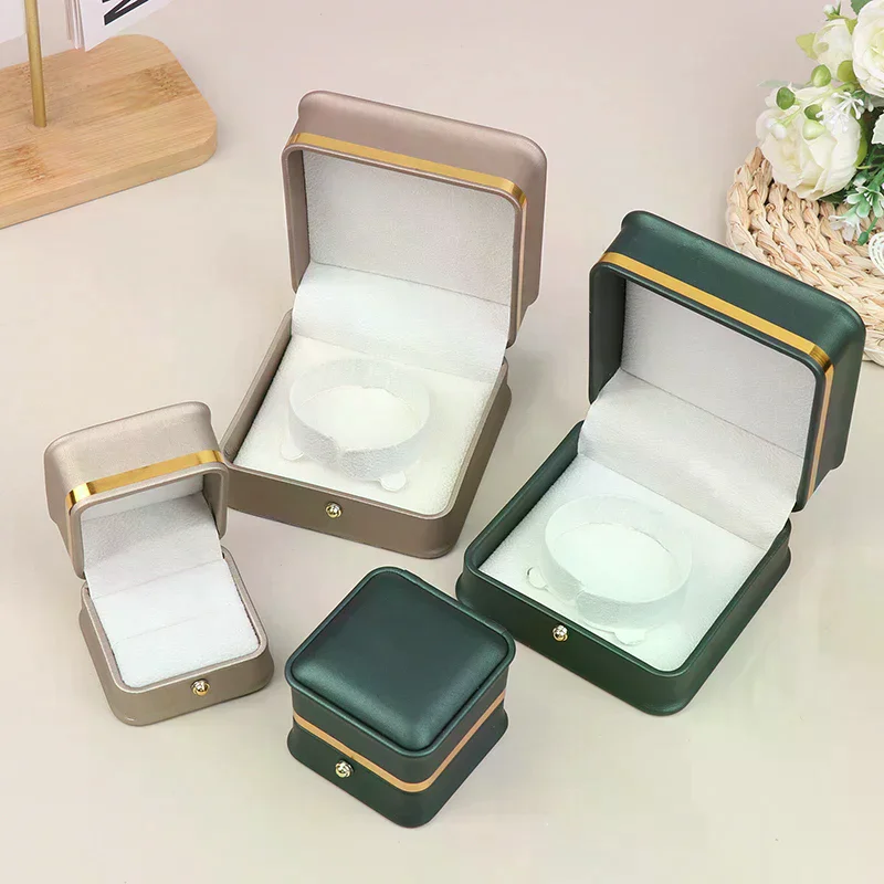 1PC Jewelry Box High End Leather Ring Box Jewelry Box, Valentine's Day, Mother's Day, Birthday Party Gift Box
1PC Jewelry Box High End Leather Ring Box Jewelry Box, Valentine's Day, Mother's Day, Birthday Party Gift Box