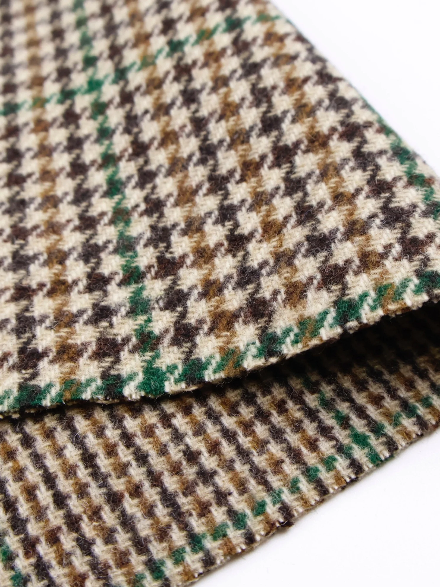 Double Layer Peeling Retro Brown AB Face Houndstooth Woolen Fabric for Winter Coat DIY Home Sponge Pad Handcraft Fabric
Double Layer Peeling Retro Brown AB Face Houndstooth Woolen Fabric for Winter Coat DIY Home Sponge Pad Handcraft Fabric