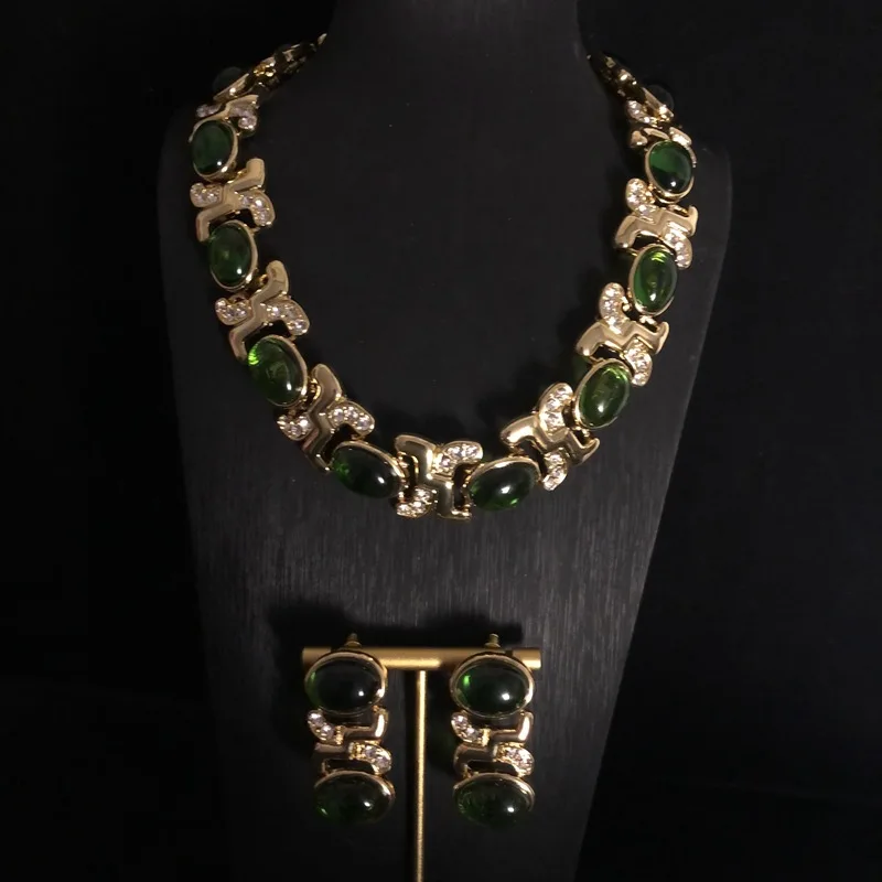 New Chinese trend fashion Emerald oval glass short necklace choker with rhinestone stud ear clips
New Chinese trend fashion Emerald oval glass short necklace choker with rhinestone stud ear clips