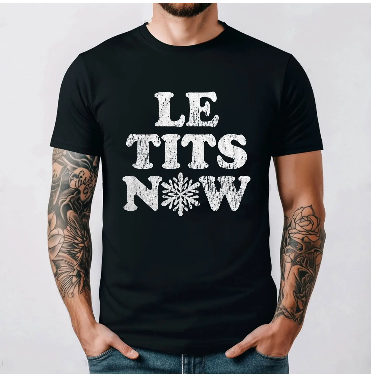 Mens Le Tits Now Letters T Shirt Funny Offensive Xmas Party B00b Song Joke Printed T-shirt Tops for Guys Adult Short-sleev 2025
Mens Le Tits Now Letters T Shirt Funny Offensive Xmas Party B00b Song Joke Printed T-shirt Tops for Guys Adult Short-sleev 2025