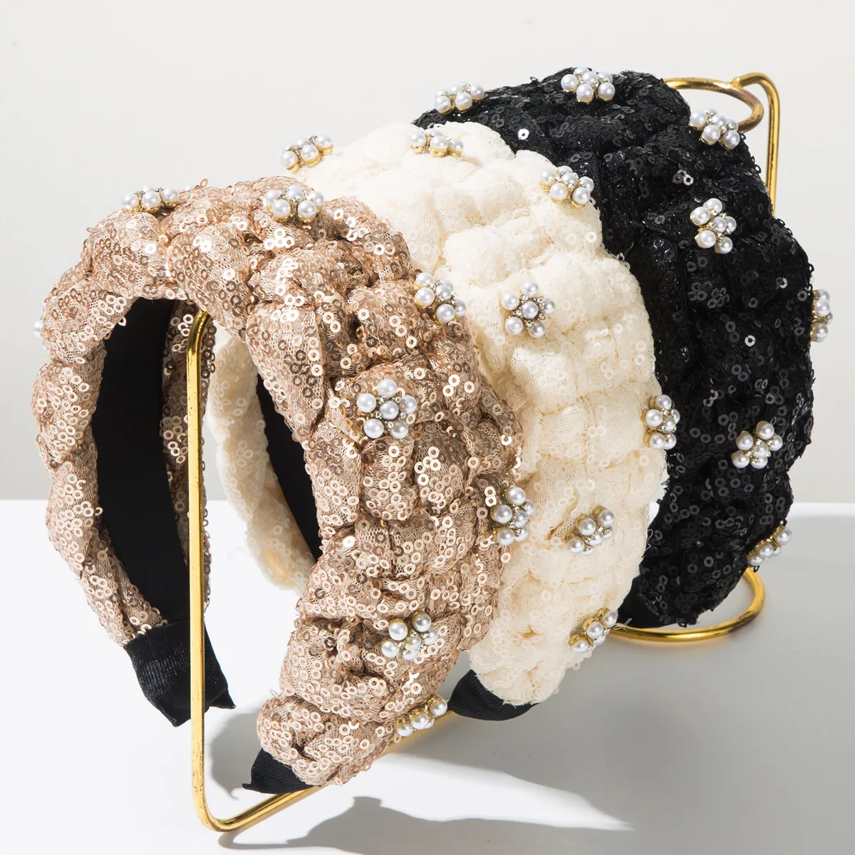 Европейская и американская новая повязка на голову ручной работы с инкрустацией жемчугом и широким краем, аксессуары для волос для женщин 
Европейская и американская новая повязка на голову ручной работы с инкрустацией жемчугом и широким краем, аксессуары для волос для женщин