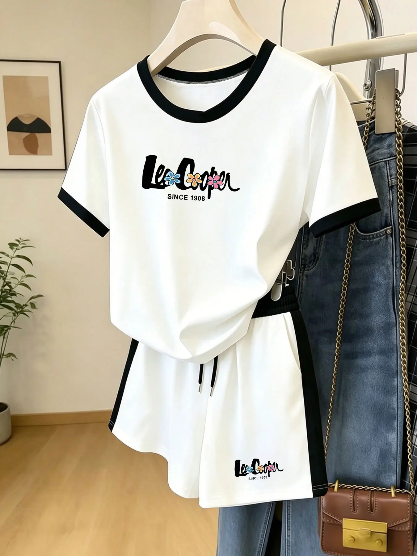 Summer Lightweight Breathable Casual Set, Colorful Floral Letter Print with Contrasting Edges, T-Shirt and Shorts Two-Piece Set
Summer Lightweight Breathable Casual Set, Colorful Floral Letter Print with Contrasting Edges, T-Shirt and Shorts Two-Piece Set