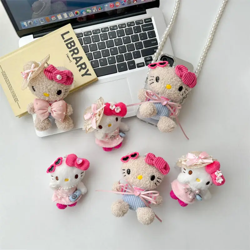 Плюшевый брелок Sanrio Hello Kitty в стиле кавайи: мультяшный персонаж в гавайской шляпе с кудрявыми волосами, универсальный держатель для телефона с защитой от падения
Плюшевый брелок Sanrio Hello Kitty в стиле кавайи: мультяшный персонаж в гавайской шляпе с кудрявыми волосами, универсальный держатель для телефона с защитой от падения