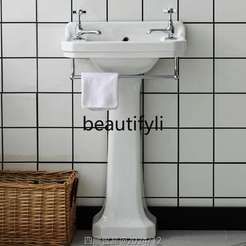 FGPiccolo lavabo a colonna britannica retrò a doppio foro, classico stile britannico dal pavimento al soffitto
FGPiccolo lavabo a colonna britannica retrò a doppio foro, classico stile britannico dal pavimento al soffitto
