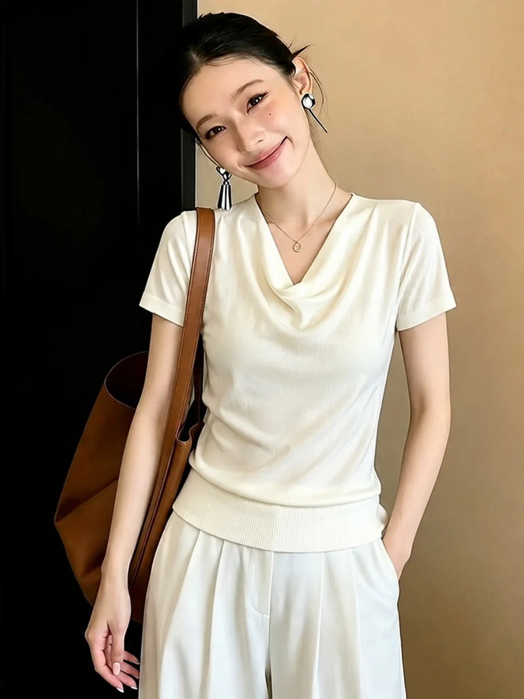 Fashionable Soft Style Short Sleeve T-Shirt Commute Pure Color Slimming Versatile Women's Top Korean Style Straight Cut Silk
Fashionable Soft Style Short Sleeve T-Shirt Commute Pure Color Slimming Versatile Women's Top Korean Style Straight Cut Silk