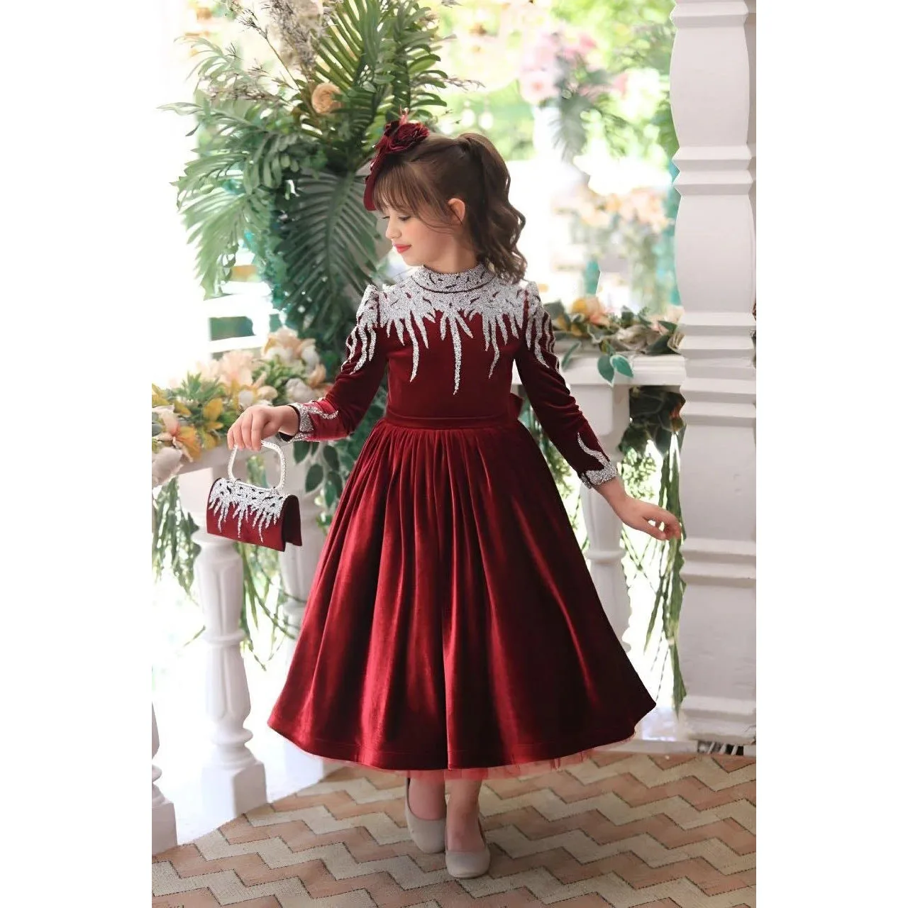 Customized Red Flower Girl Dresses For Wedding Velvet High Collar Silvery Appliques Elegant Kids First Communion Pageant Gown
Customized Red Flower Girl Dresses For Wedding Velvet High Collar Silvery Appliques Elegant Kids First Communion Pageant Gown