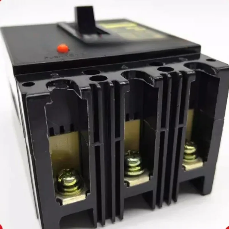 Plastic shell circuit breaker DZ20J-100/3300 DZ20Y-225 three-phase protection circuit breaker
Plastic shell circuit breaker DZ20J-100/3300 DZ20Y-225 three-phase protection circuit breaker