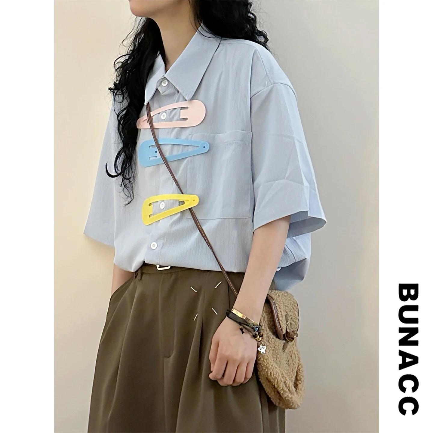 Summer Casual Girl Style Shirt Textured Large Pin Design Women's Fashion Loose Fit Short Sleeve Decorative Collar Shirt
Summer Casual Girl Style Shirt Textured Large Pin Design Women's Fashion Loose Fit Short Sleeve Decorative Collar Shirt