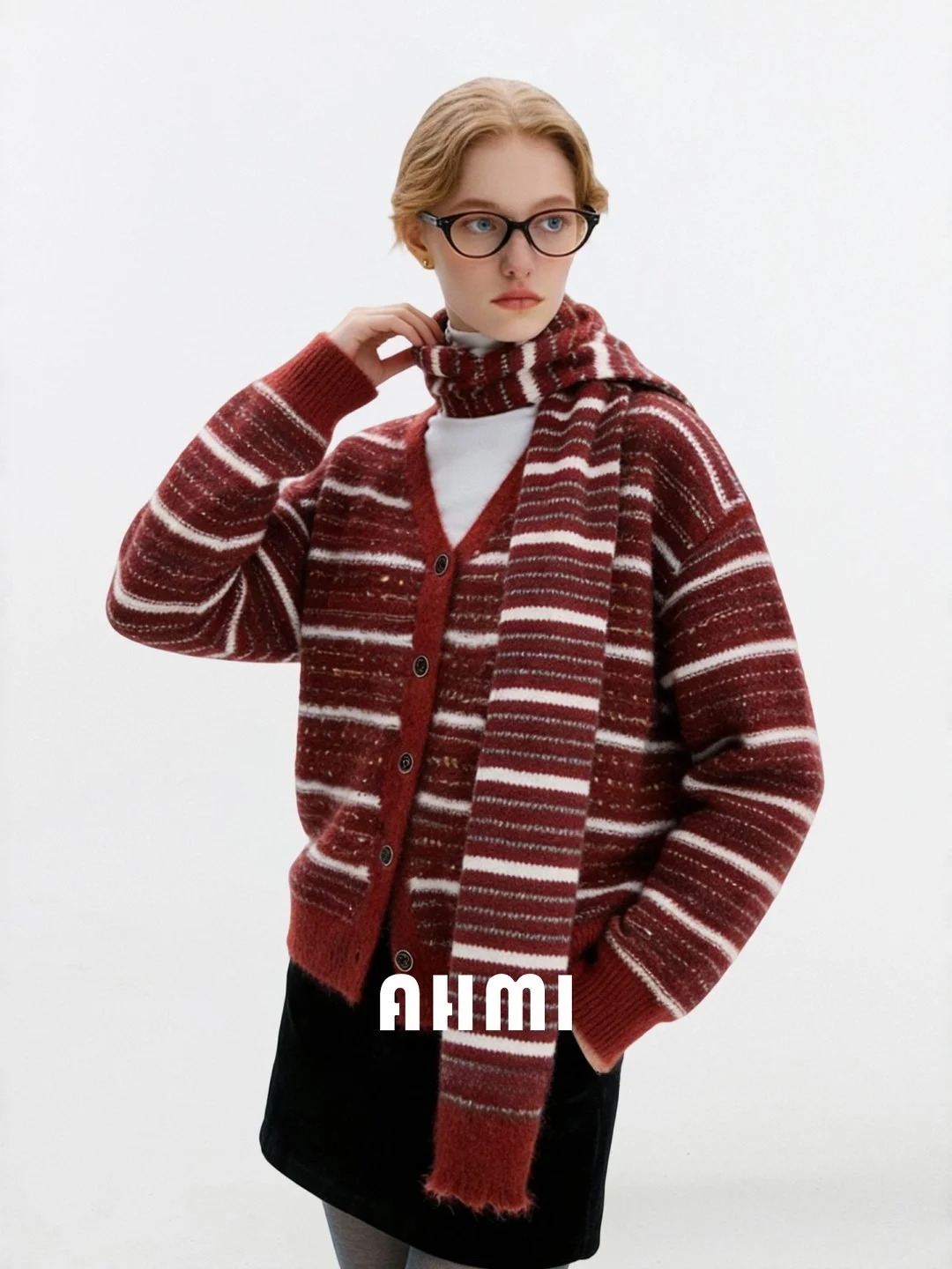 Кардиган AHMI Red Velvet V-ne, вязаный, женский, осенне-зимний, универсальный, теплый, верхняя одежда, в полоску, для повседневной носки
Кардиган AHMI Red Velvet V-ne, вязаный, женский, осенне-зимний, универсальный, теплый, верхняя одежда, в полоску, для повседневной носки