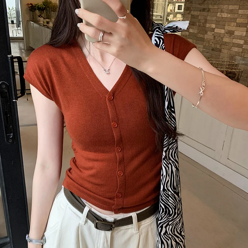 New Women Elegant V-neck Knitted Top 2024 Summer Fashion Buttons Short Sleeve Slim T-shirts Korean Ladies Casual Short Tees Tops
New Women Elegant V-neck Knitted Top 2024 Summer Fashion Buttons Short Sleeve Slim T-shirts Korean Ladies Casual Short Tees Tops
