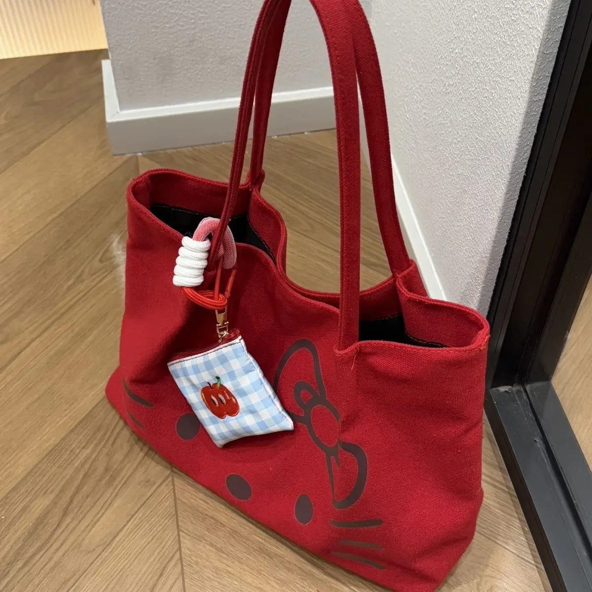 Large capacity new canvas bag Hello Kitty tote cute student crossbody Y2K single shoulder hand-held commuting bag Gifts Toys
Large capacity new canvas bag Hello Kitty tote cute student crossbody Y2K single shoulder hand-held commuting bag Gifts Toys