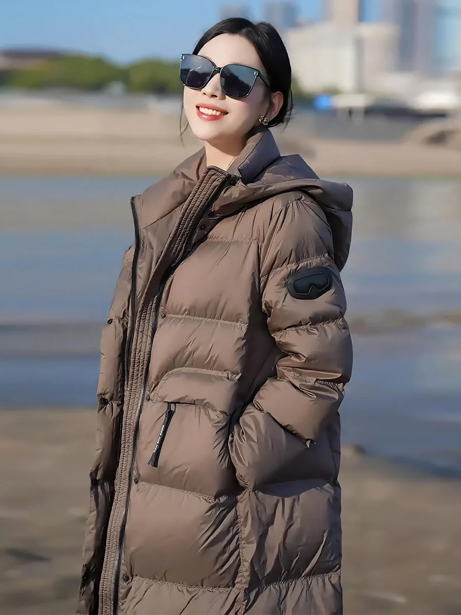 Модное повседневное высококачественное белое пуховое длинное пальто для женщин, трендовая куртка с капюшоном и воротником-стойкой, зимняя новинка 2025 года
Модное повседневное высококачественное белое пуховое длинное пальто для женщин, трендовая куртка с капюшоном и воротником-стойкой, зимняя новинка 2025 года