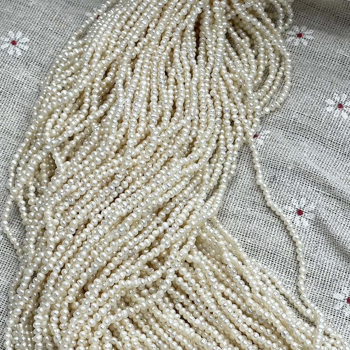 2-3mm Natural Freshwater White Punch Round Pearl Necklace Semi-Finished Materials DIY Jewelry Accessories Factory Wholesale Gift
2-3mm Natural Freshwater White Punch Round Pearl Necklace Semi-Finished Materials DIY Jewelry Accessories Factory Wholesale Gift