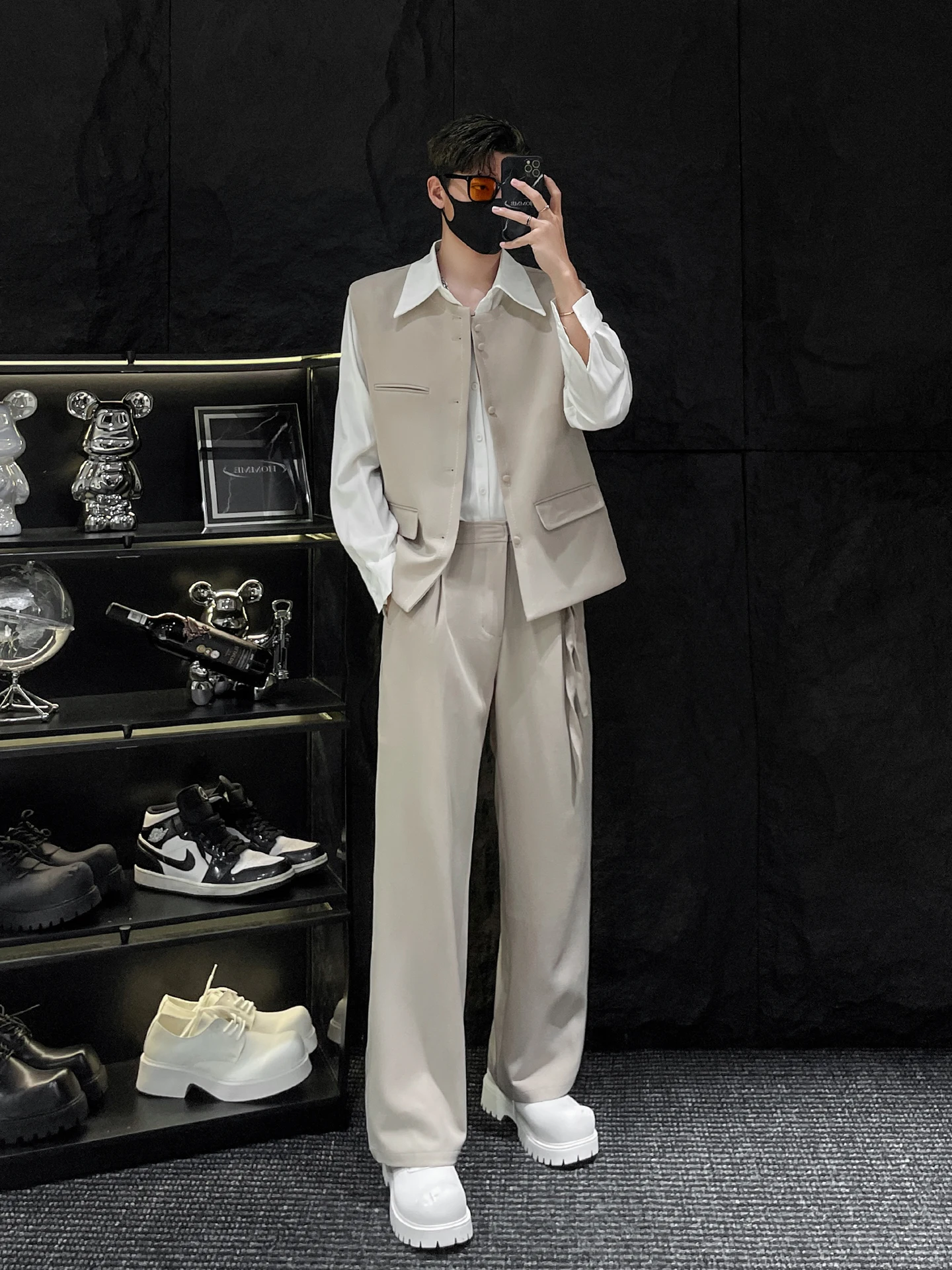 Модный костюм-двойка: жилет и брюки прямого кроя для подростков, осенний сезон
Модный костюм-двойка: жилет и брюки прямого кроя для подростков, осенний сезон