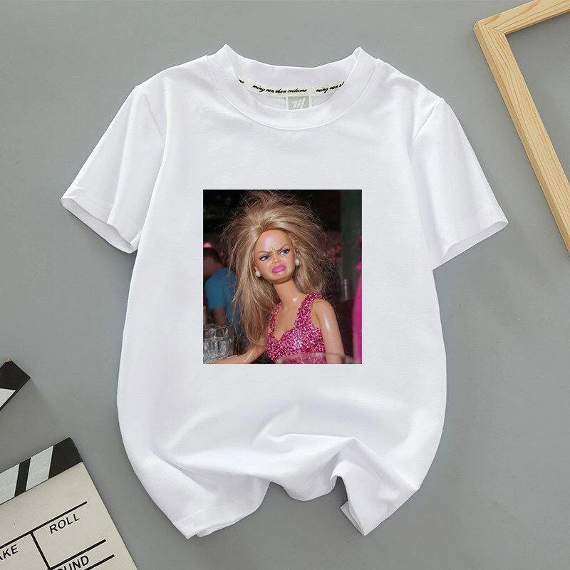 Doll T-shirt: A Fun and Funny European and American Style White T-shirt with Doll Prints, Short-sleeved for Both Men and Women
Doll T-shirt: A Fun and Funny European and American Style White T-shirt with Doll Prints, Short-sleeved for Both Men and Women