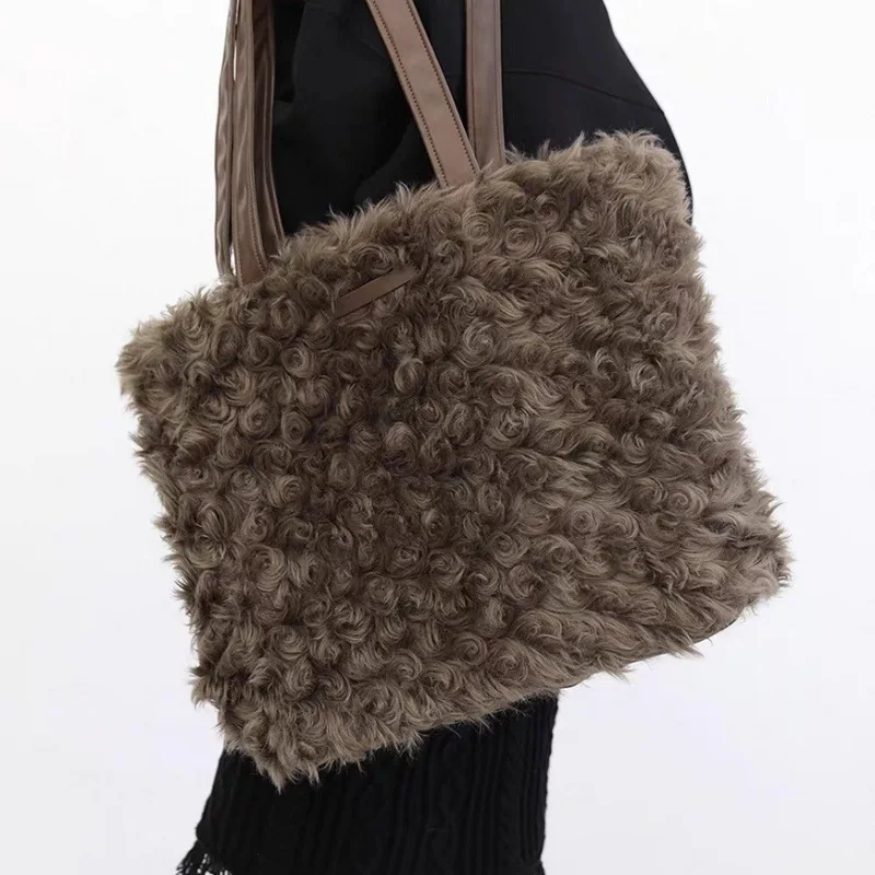 New Faux Fur Handbag Large Capacity Tote Bag Autumn and Winter Plush Women Bag Single Shoulder Crossbody Bag
New Faux Fur Handbag Large Capacity Tote Bag Autumn and Winter Plush Women Bag Single Shoulder Crossbody Bag