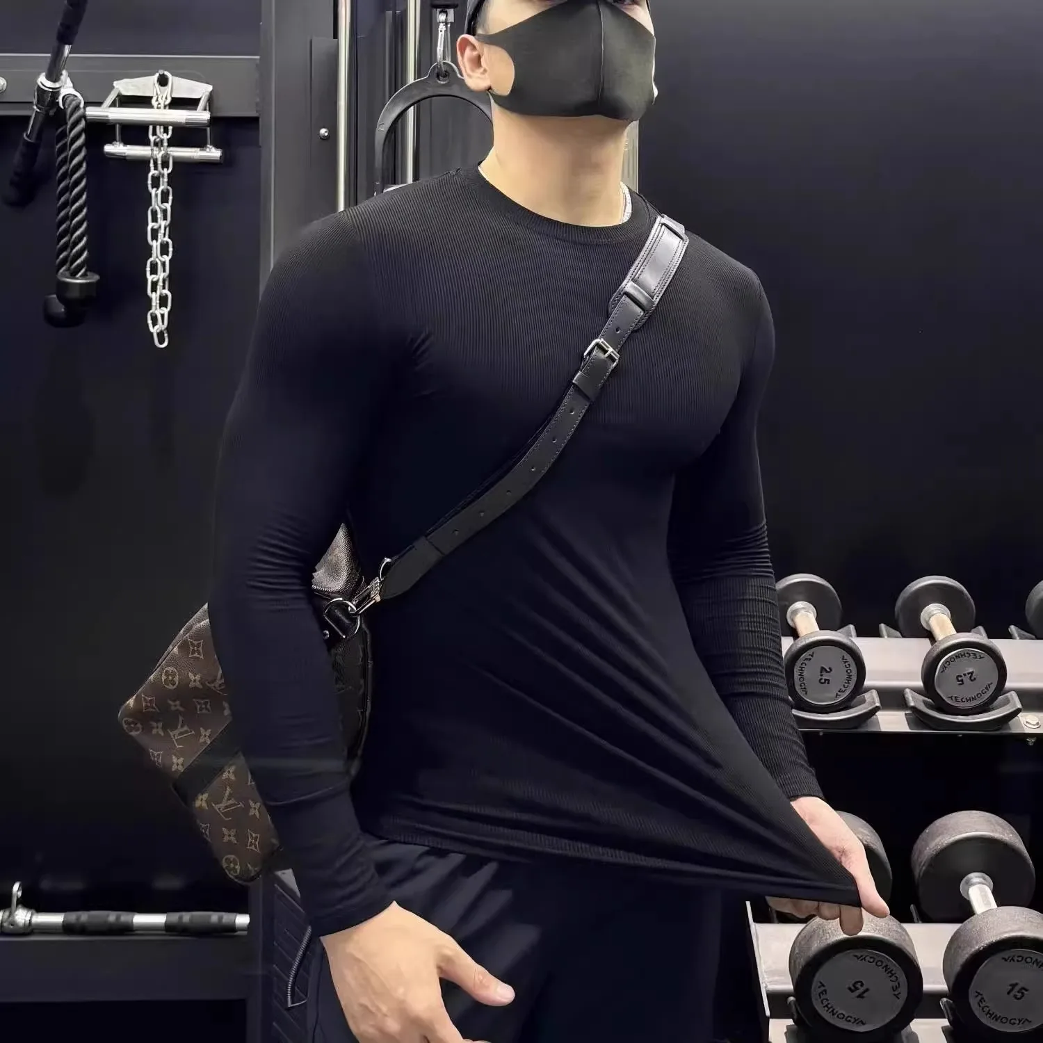 Elastic quick drying solid color muscle enhancing fitness clothes with long sleeves, lightweight and breathable slim training cl
Elastic quick drying solid color muscle enhancing fitness clothes with long sleeves, lightweight and breathable slim training cl