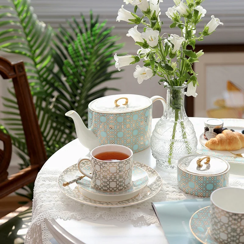 Elegant Bone China Tea Cup Saucer Set Ceramic Gold Coffee Cups Teapot Sugar Bowl Milk Pot Set for 6 Persons
Elegant Bone China Tea Cup Saucer Set Ceramic Gold Coffee Cups Teapot Sugar Bowl Milk Pot Set for 6 Persons