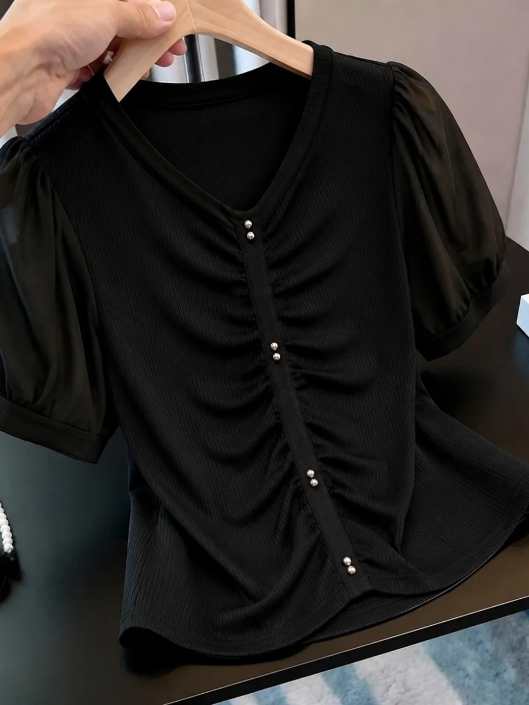Elegant V-Neck Pleated Short Sleeve Shirt Lightweight Versatile Top Age-Defying Design Korean Style Straight Cut Silk Blend
Elegant V-Neck Pleated Short Sleeve Shirt Lightweight Versatile Top Age-Defying Design Korean Style Straight Cut Silk Blend