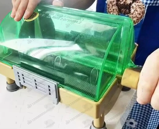 Многофункциональная ручная овощерезка для коммерческого использования: для лука, зеленого лука, перца. Компактный кухонный инструмент.
Многофункциональная ручная овощерезка для коммерческого использования: для лука, зеленого лука, перца. Компактный кухонный инструмент.