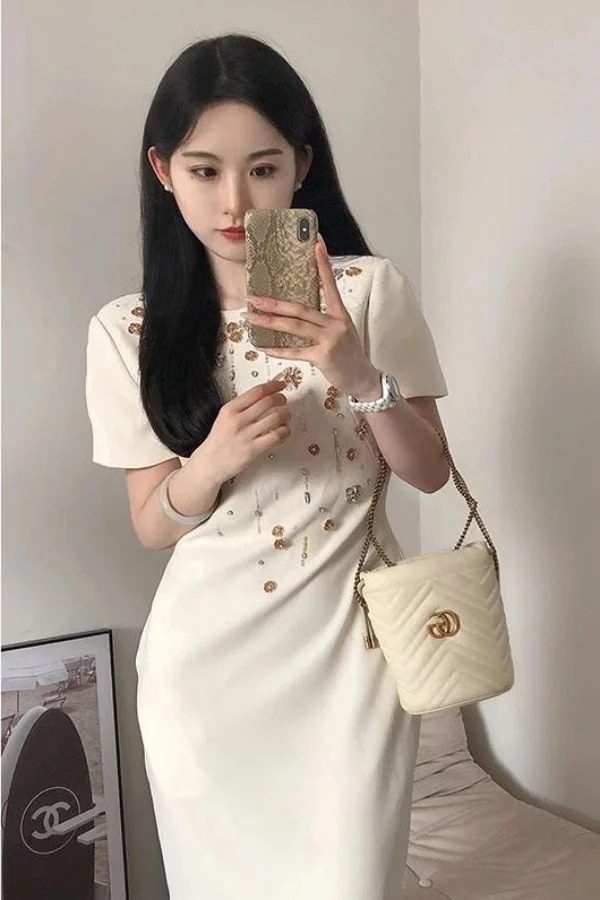 French High-end Light Luxury Style O-neck Short-sleeved Dresses Women's Summer Heavy Industry Diamonded Temperament Short Dress
French High-end Light Luxury Style O-neck Short-sleeved Dresses Women's Summer Heavy Industry Diamonded Temperament Short Dress