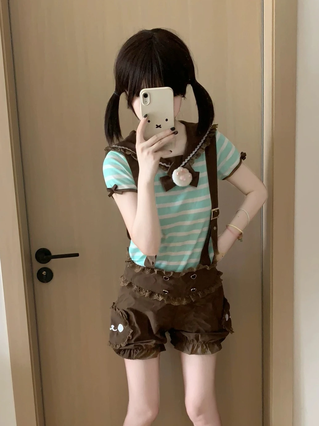 Japanese Cute Striped Cartoon Embroidered Suit Sweet Girl Subculture Navy Collar Short-sleeved Top Puffy Shorts Two-piece Set
Japanese Cute Striped Cartoon Embroidered Suit Sweet Girl Subculture Navy Collar Short-sleeved Top Puffy Shorts Two-piece Set