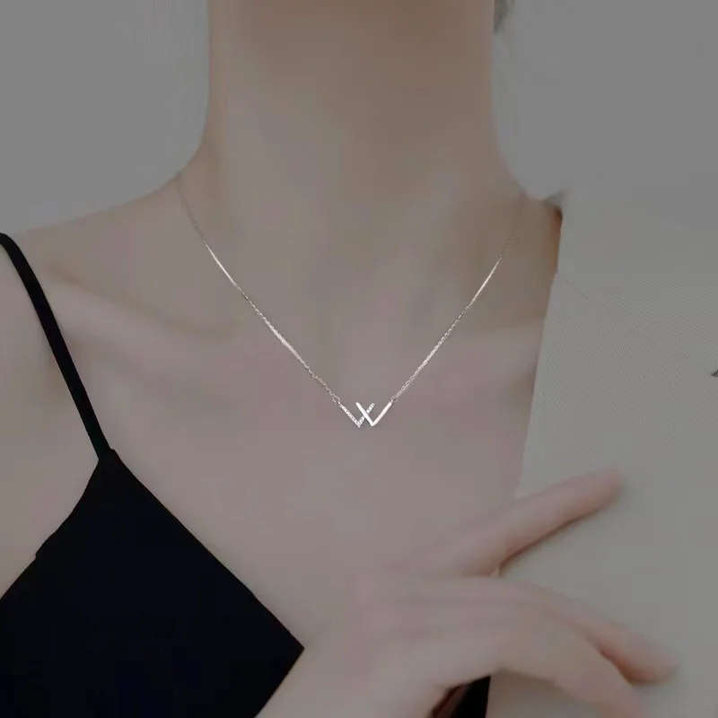 South KoreaWLetter Necklace for Women Simple and Stylish DoubleVClavicle Chain Fashion Trend Korean Style Elegant Accessories
South KoreaWLetter Necklace for Women Simple and Stylish DoubleVClavicle Chain Fashion Trend Korean Style Elegant Accessories