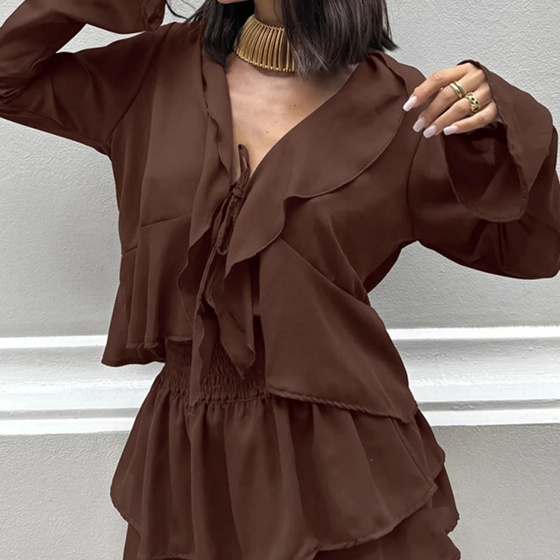 Комплект для повседневной носки с рюшами, весенне-летний шифоновый комплект из двух предметов: женский сексуальный топ с V-образным вырезом и длинными рукавами + мини-юбка.
Комплект для повседневной носки с рюшами, весенне-летний шифоновый комплект из двух предметов: женский сексуальный топ с V-образным вырезом и длинными рукавами + мини-юбка.