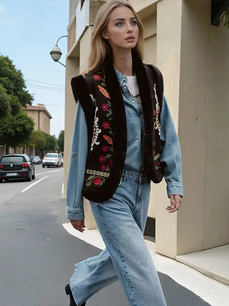 Новая женская модная теплая короткая безрукавка из искусственного меха в стиле пэчворк для зимних поездок на работу, 2025 год
Новая женская модная теплая короткая безрукавка из искусственного меха в стиле пэчворк для зимних поездок на работу, 2025 год