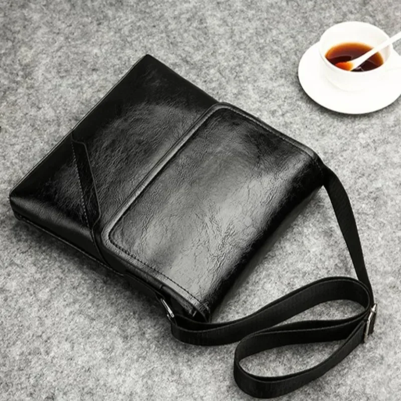 Fashion Versatile High Quality PU Large Capacity Solid Color Men's Crossbody Bag 2025 New Concise Commute Classic Shoulder Bags
Fashion Versatile High Quality PU Large Capacity Solid Color Men's Crossbody Bag 2025 New Concise Commute Classic Shoulder Bags