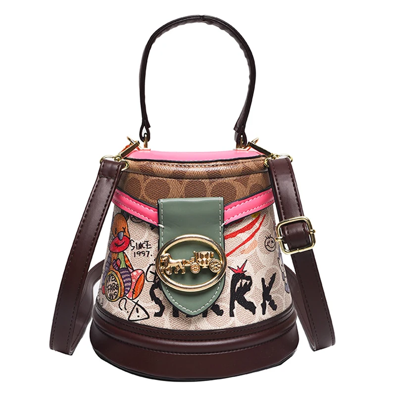 Fashion Bucket Bags For Women Shoulder Bags High-Capacity Little Bear Graffiti Tote Bag Rose Red Niche Design Printing Handbag
Fashion Bucket Bags For Women Shoulder Bags High-Capacity Little Bear Graffiti Tote Bag Rose Red Niche Design Printing Handbag