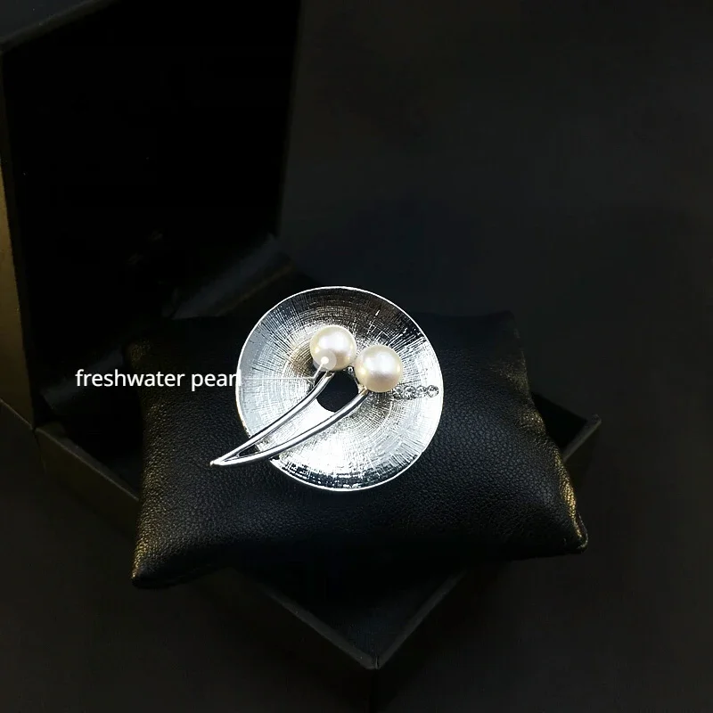 313 Pearl Brooch Vintage Corsage Exquisite Suit Neckline Round Pin Fashion Women Luxury Clothes Accessories Jewelry Badge Gifts
313 Pearl Brooch Vintage Corsage Exquisite Suit Neckline Round Pin Fashion Women Luxury Clothes Accessories Jewelry Badge Gifts