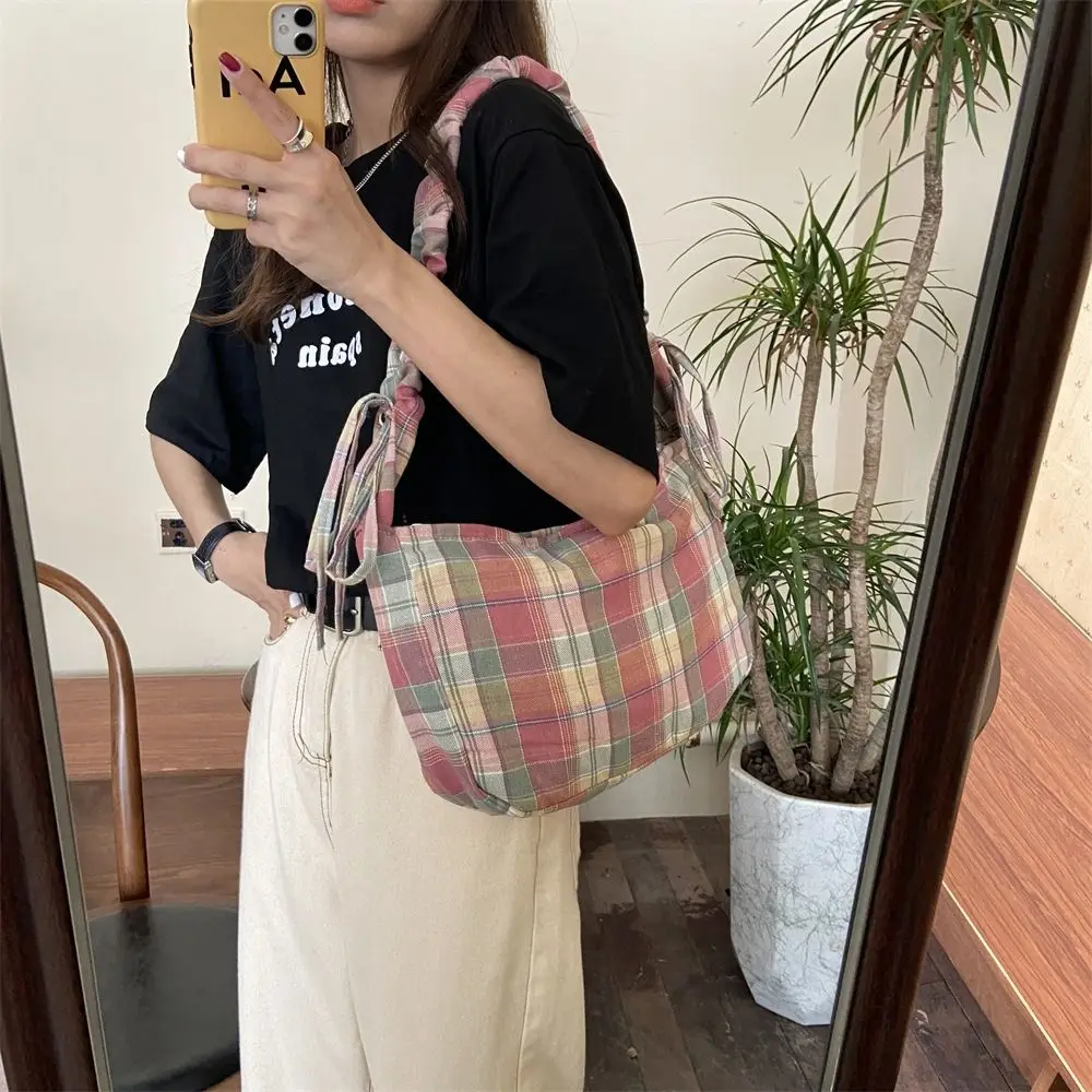 Cute Sweet Pleated Dumpling Bag Large Capacity Bow Lattice Tote Bag Casual Korean Style Women Chic Underarm Bag Shopping
Cute Sweet Pleated Dumpling Bag Large Capacity Bow Lattice Tote Bag Casual Korean Style Women Chic Underarm Bag Shopping