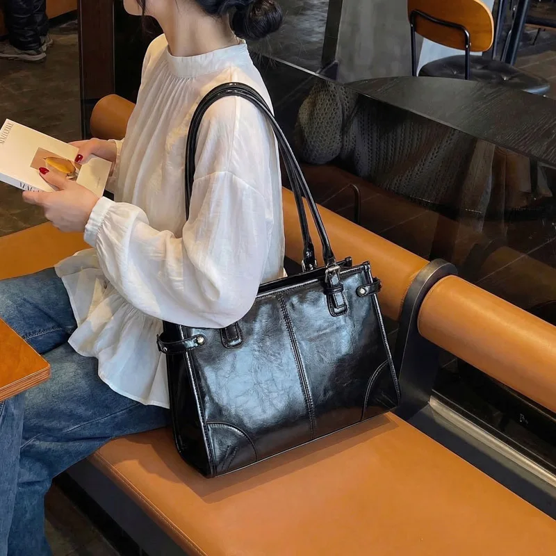 Women's Tote Bag Underarm Bag Commuter Handheld Single oulder Bag High-End Sensation
Women's Tote Bag Underarm Bag Commuter Handheld Single oulder Bag High-End Sensation