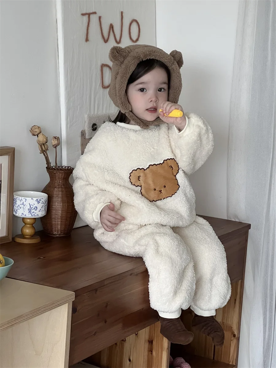 2024 Winter New Baby Thick Plush Clothes Set Girls Cartoon Bear Tops + Pants 2pcs Suit Infant Plus Velvet Warm Home Wear Outfits
2024 Winter New Baby Thick Plush Clothes Set Girls Cartoon Bear Tops + Pants 2pcs Suit Infant Plus Velvet Warm Home Wear Outfits