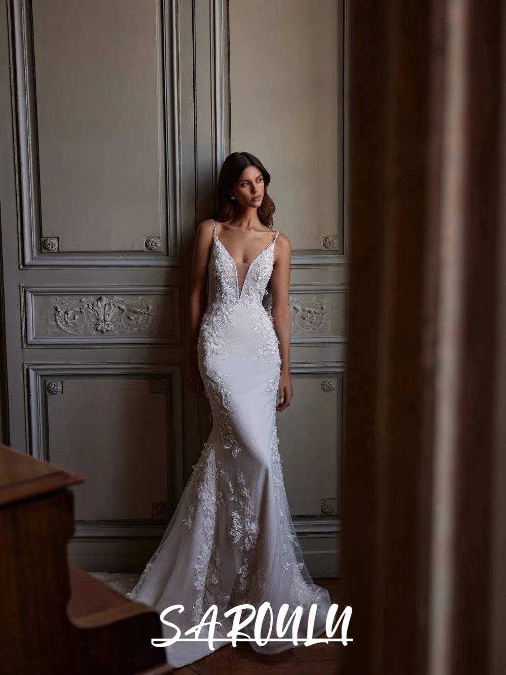 Shiny Appliques Wedding Dress With Cape Sexy Deep V Neck Customized Bridal Gown Stunning Mermaid Beautiful Bride Wear Open Back
Shiny Appliques Wedding Dress With Cape Sexy Deep V Neck Customized Bridal Gown Stunning Mermaid Beautiful Bride Wear Open Back