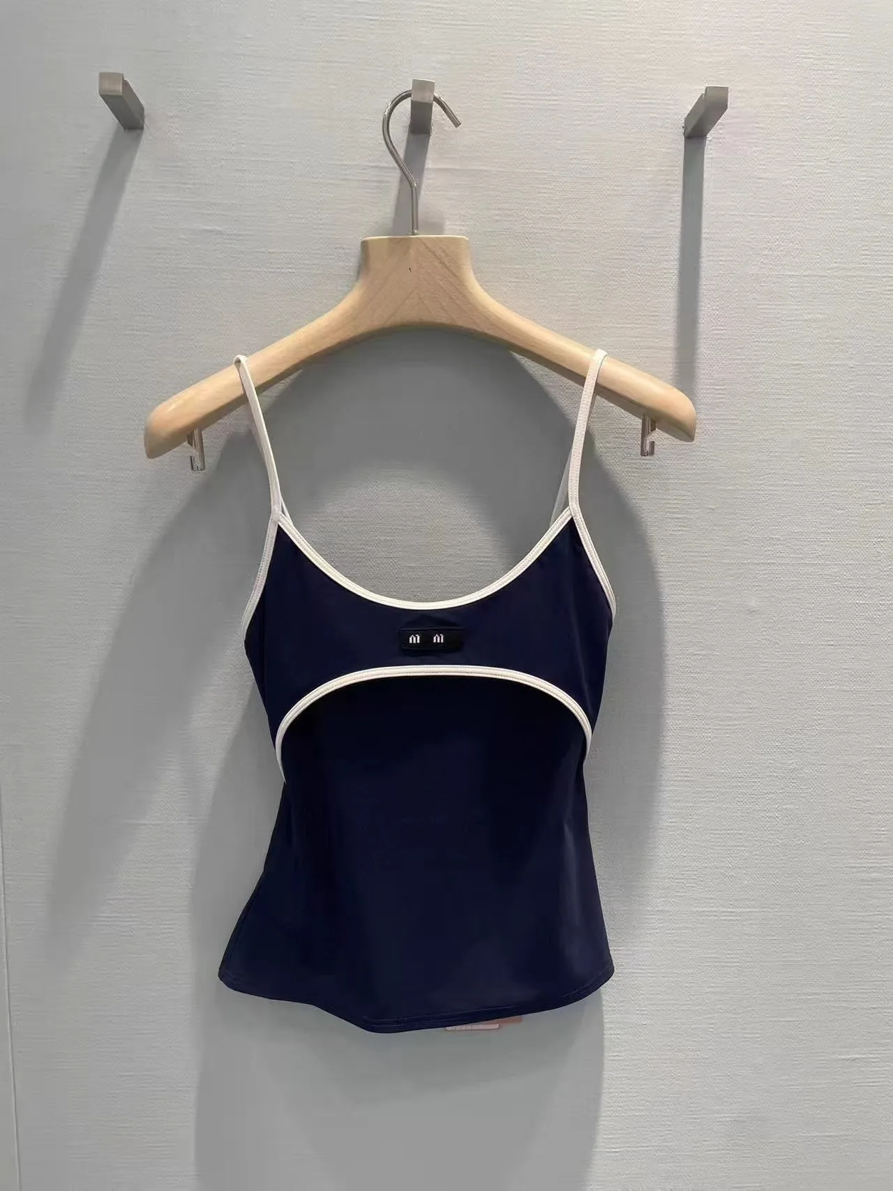Summer New Design Letter Patchwork Strap Vest Women's Slimming Top Cotton Short Length Color Casual Fashion Backless
Summer New Design Letter Patchwork Strap Vest Women's Slimming Top Cotton Short Length Color Casual Fashion Backless