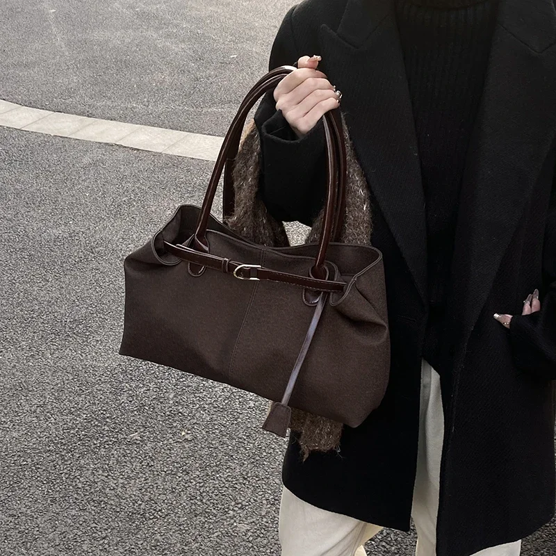 Women Suede Shoulder Bag Vintage Commuting Satchel Daily Casual Tote Bags Large Capacity Purse Retro Handbag for Work Travel
Women Suede Shoulder Bag Vintage Commuting Satchel Daily Casual Tote Bags Large Capacity Purse Retro Handbag for Work Travel