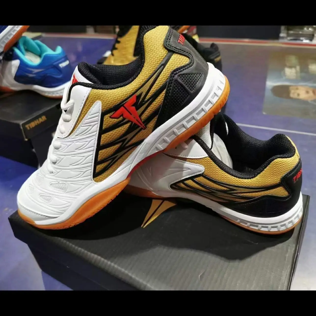 New professional table tennis shoes men's and women's non-slip badminton shoes breathable lightweight badminton sneakers
New professional table tennis shoes men's and women's non-slip badminton shoes breathable lightweight badminton sneakers