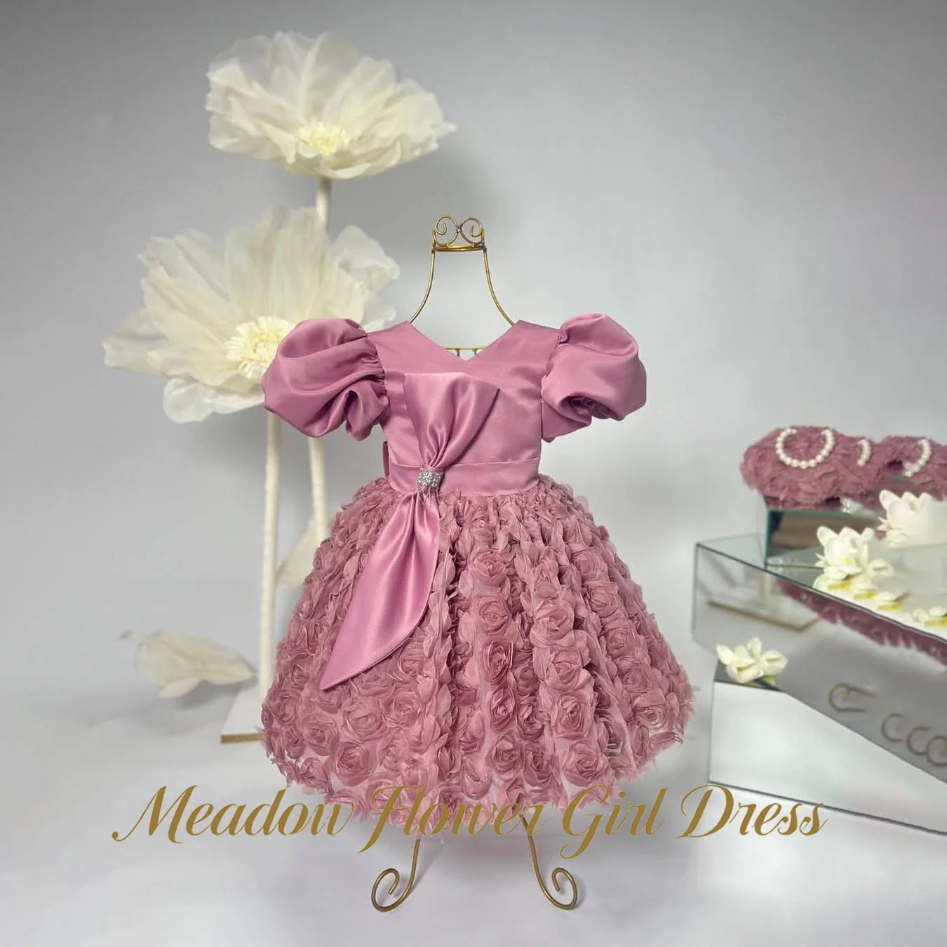 Meadow Dusty Pink Satin Cute Flower Girl Dress Puff Sleeve Baby Kids Birthday Dresses with Rose Hem Pageant Dress for Girls
Meadow Dusty Pink Satin Cute Flower Girl Dress Puff Sleeve Baby Kids Birthday Dresses with Rose Hem Pageant Dress for Girls