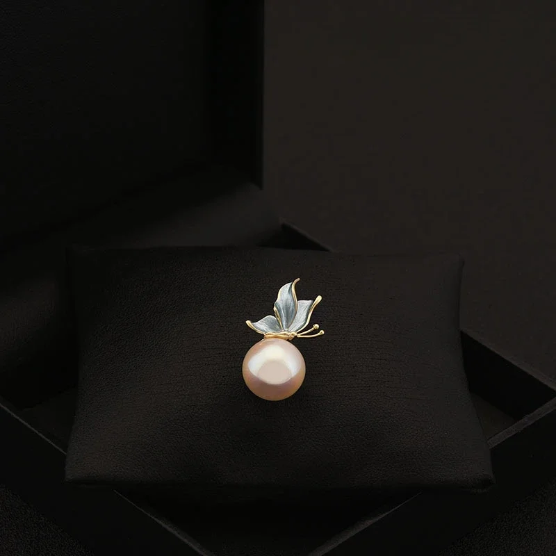 Brooch Elegant Fashion Pearl Collar Pin Women's Suit Shirt Small Ornament Japanese Versatile Anti-Exposure Fixing Buckle Jewelry
Brooch Elegant Fashion Pearl Collar Pin Women's Suit Shirt Small Ornament Japanese Versatile Anti-Exposure Fixing Buckle Jewelry