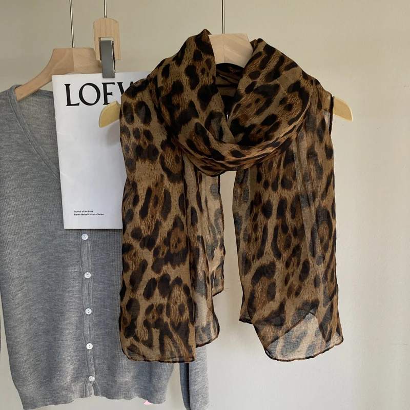 American Retro Spice Girl Style Leopard Print Scarf Women's Premium Sense Long Silk Scarf Yarn Thin Pure Desire Wind
American Retro Spice Girl Style Leopard Print Scarf Women's Premium Sense Long Silk Scarf Yarn Thin Pure Desire Wind