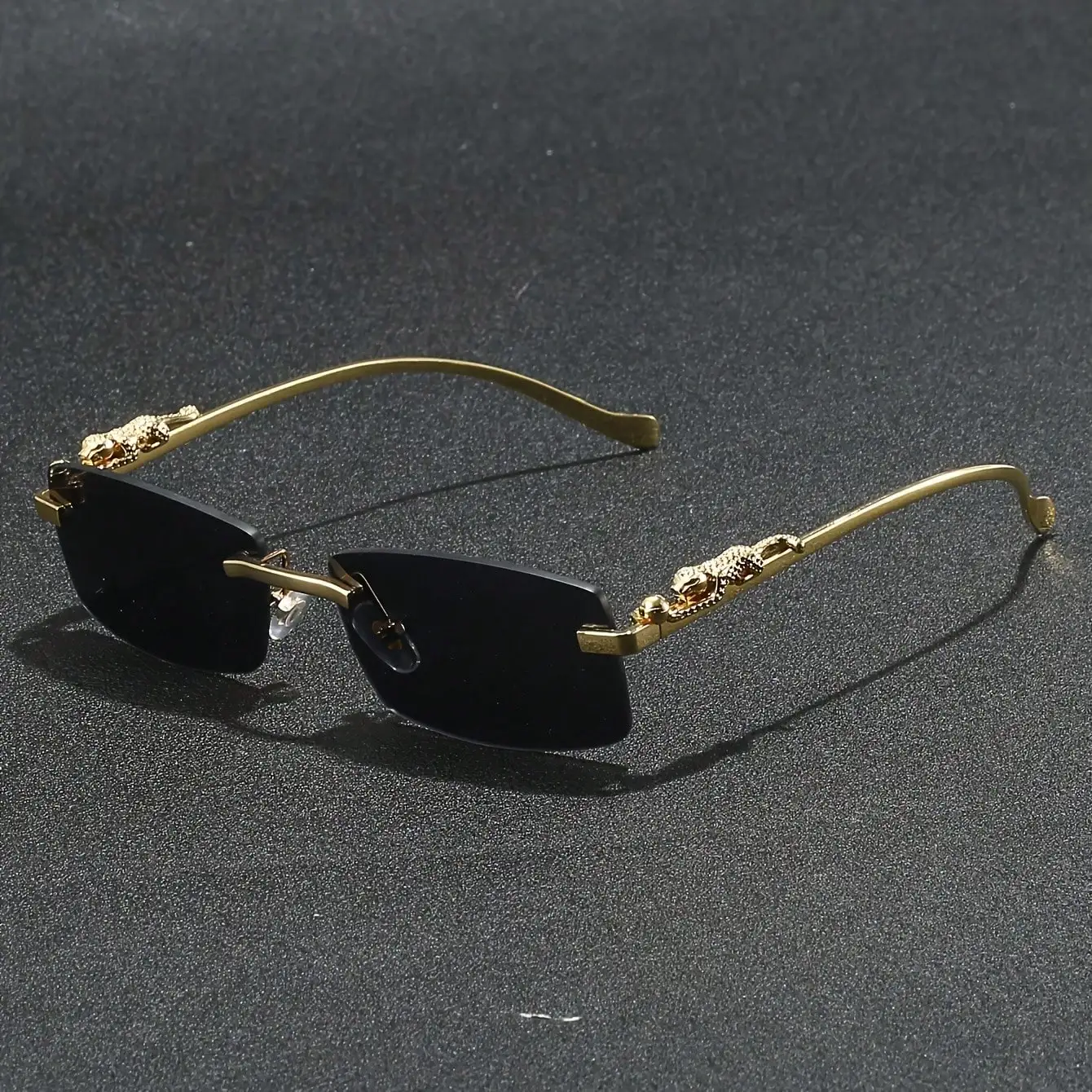 Fashion Frameless Rectangular Glasses, Cute Style, AC Lenses, Won't Make Everything Too Dark, So You Can Wear Them For Night Walks In The City, Valentine's Day, Exquisite Birthday Gift, Accessories Not Included
Fashion Frameless Rectangular Glasses, Cute Style, AC Lenses, Won't Make Everything Too Dark, So You Can Wear Them For Night Walks In The City, Valentine's Day, Exquisite Birthday Gift, Accessories Not Included